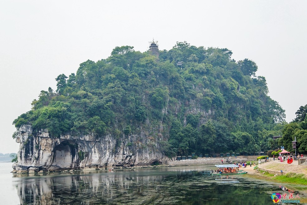 0 ev,曝光时间:1/1000 sec p9  象鼻山平面略呈三边形,从全景图看怎么