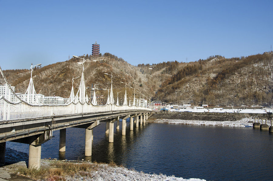 家乡北山初雪