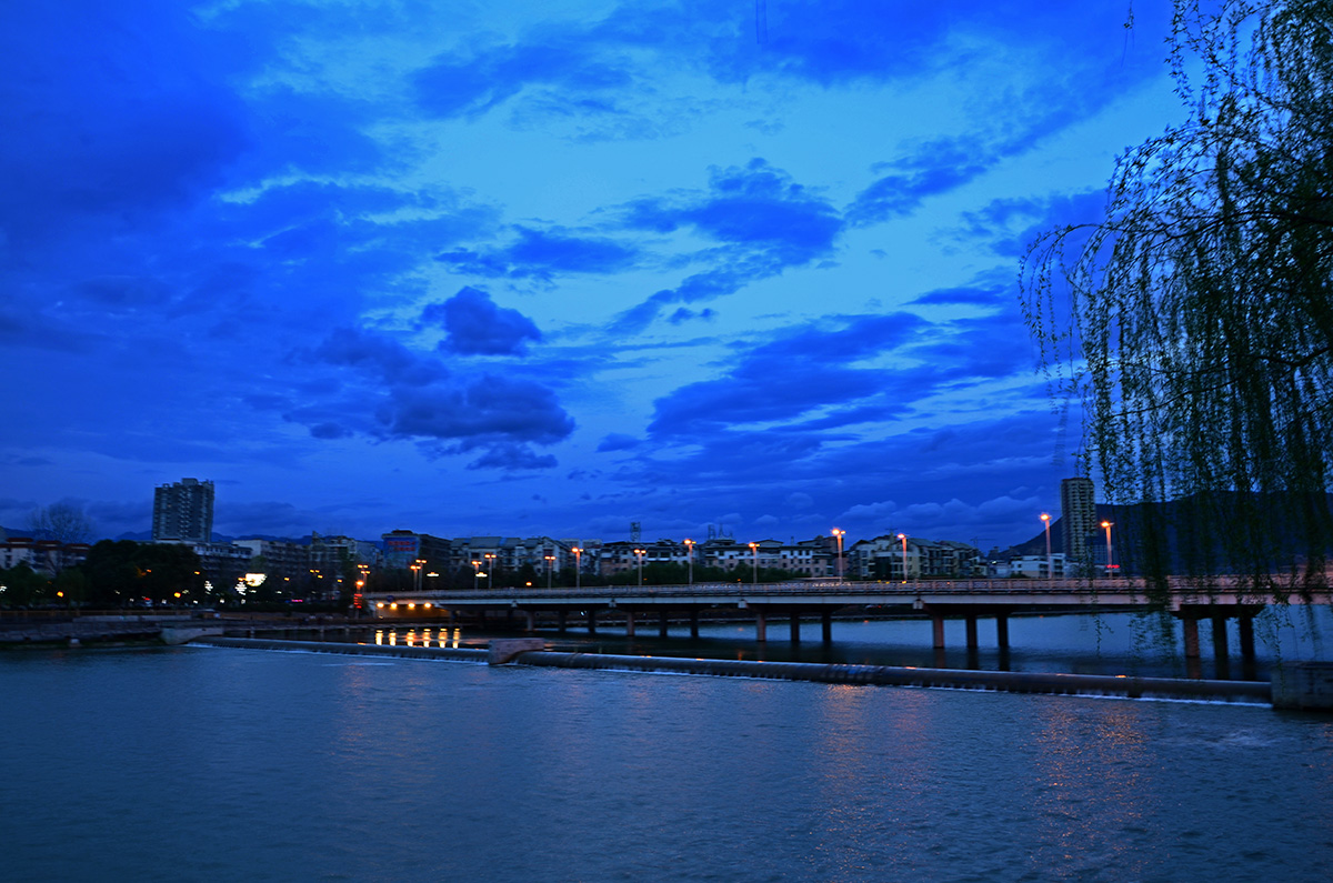 夕阳小城,风景如画