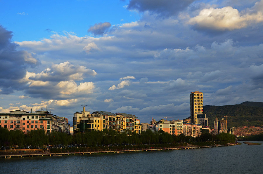 夕阳小城,风景如画