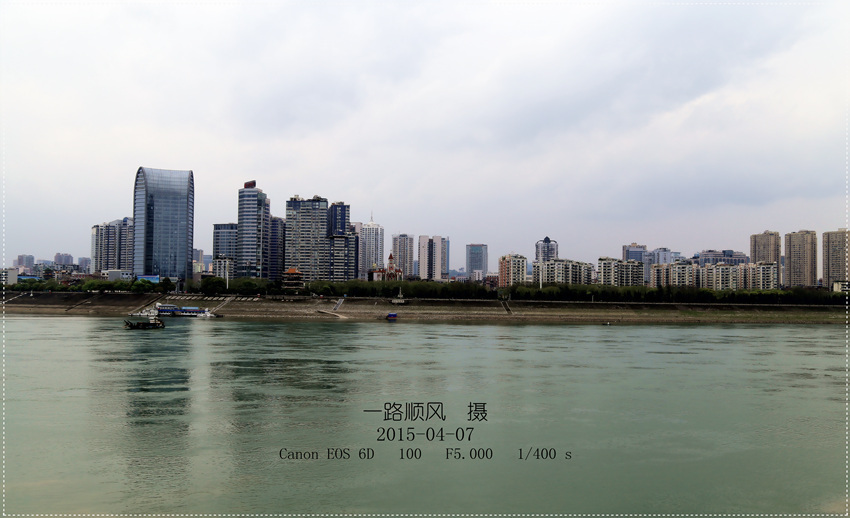 【城市春色 - 世界水电城宜昌江边风景摄影图片
