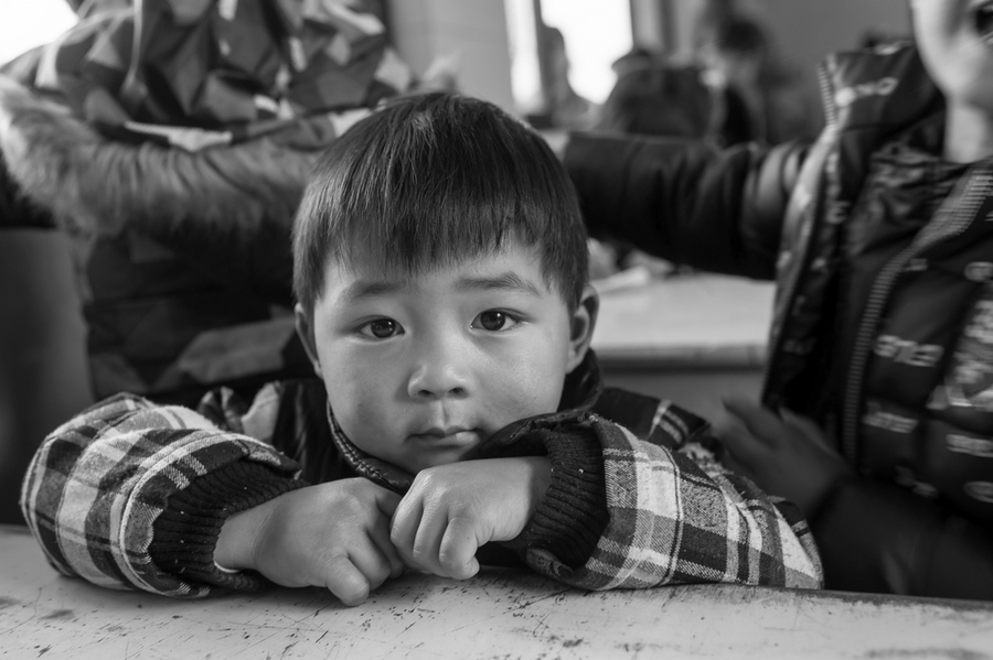 【请你关注他们吧.中国农村的留守儿童们.摄影
