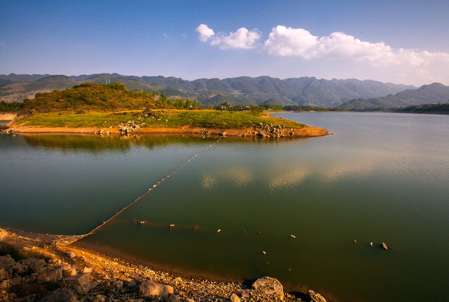 华蓥山天池湖