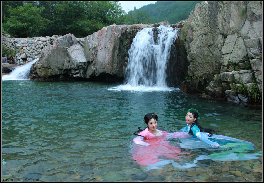 飞泻瀑布急流山泉加仙女之美景