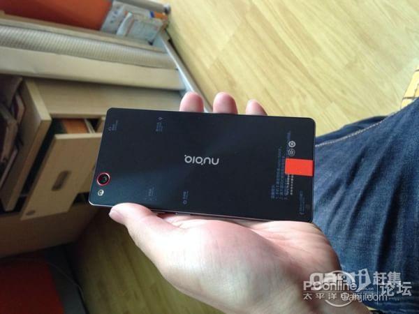 出两部手机 努比亚Z9 mini 黑色跟iphone 6国行