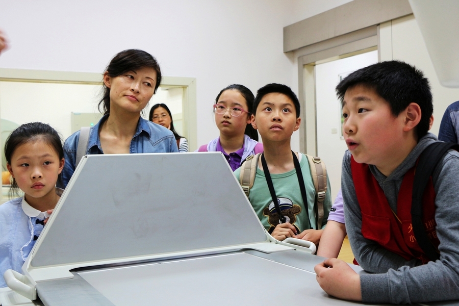 双胞胎课堂活动访上海医疗器械高等专科学校.