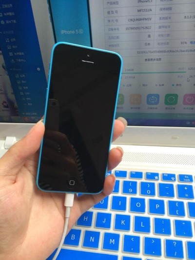 iPhone5C日版三网无锁蓝色97新出1350,32G。