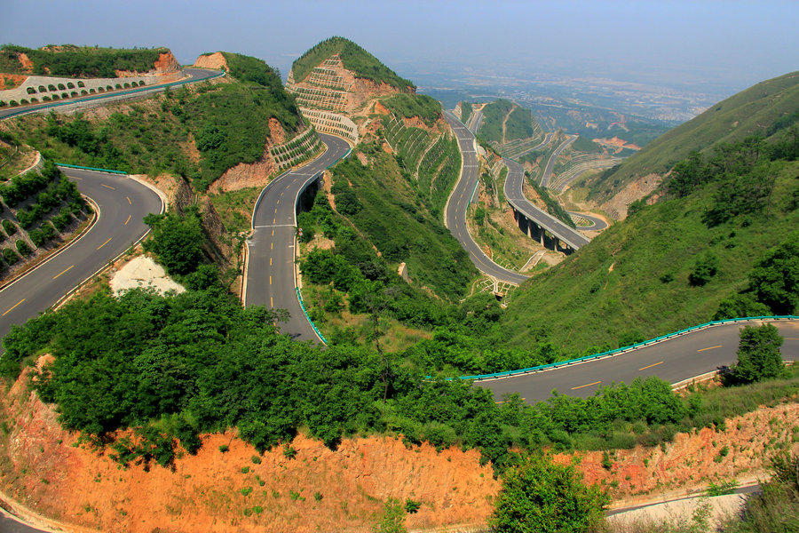 我们家乡的盘山道 (共 8 p)