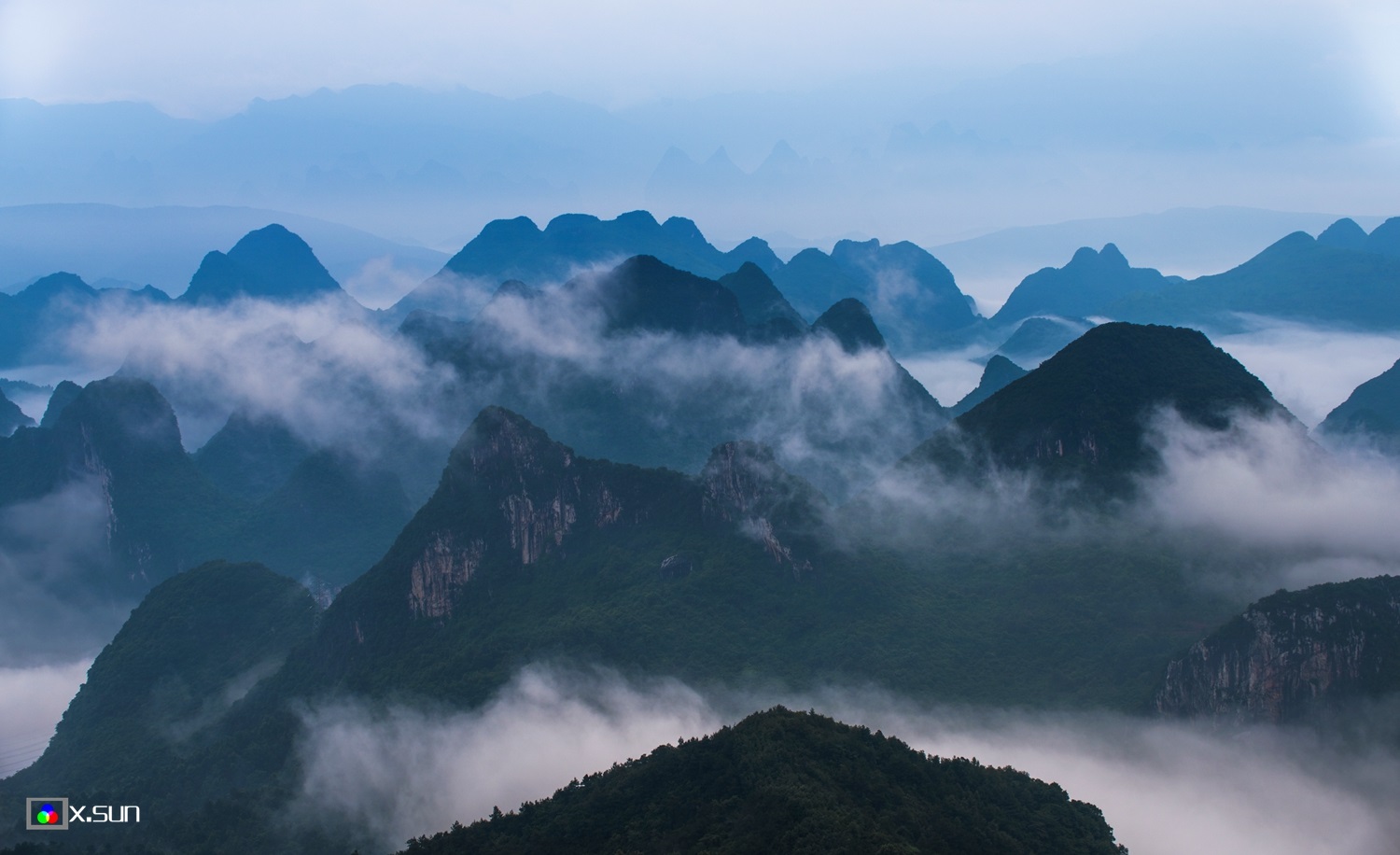 沐浴群峰