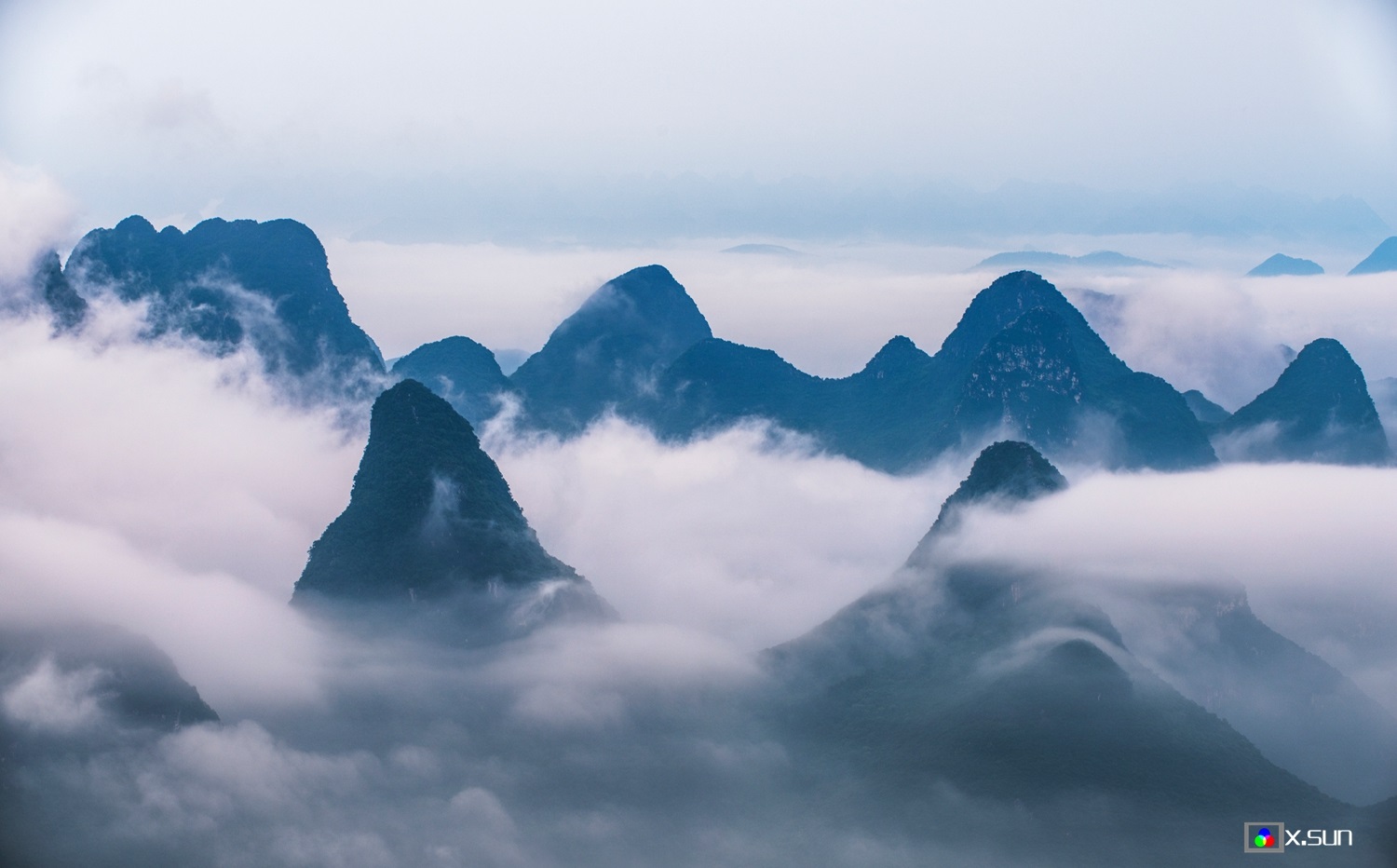 沐浴群峰