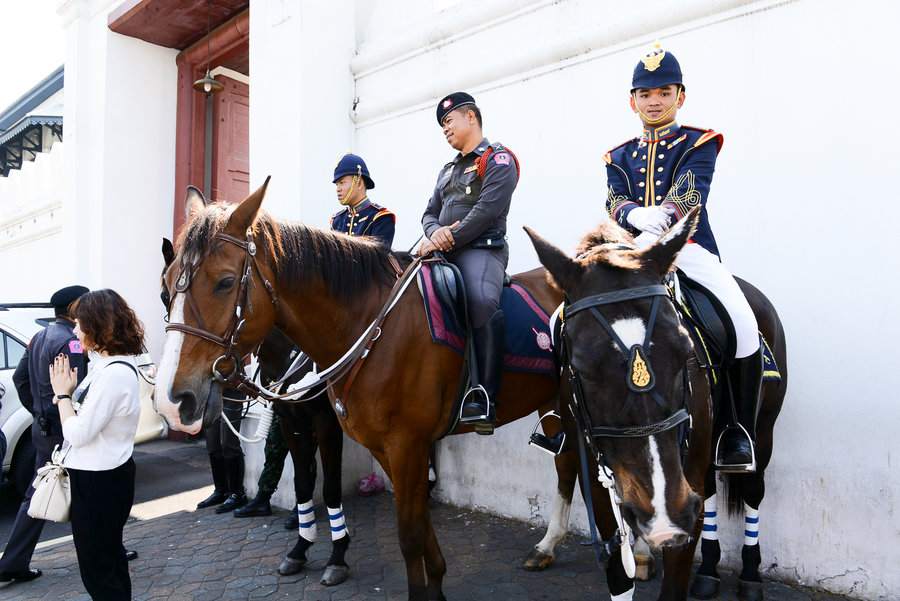 【镜头下的泰国皇家卫队骑兵摄影图片】人像摄