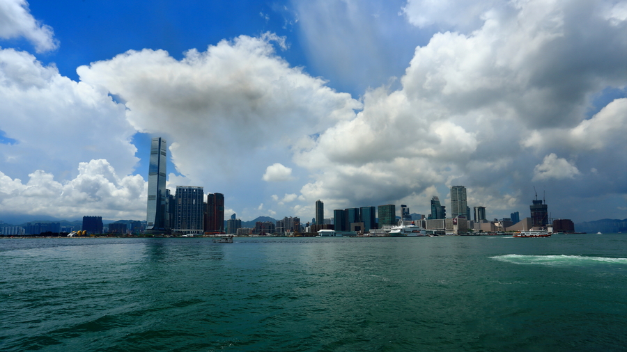 【蓝天白云下的香港九龙半岛摄影图片】风光旅