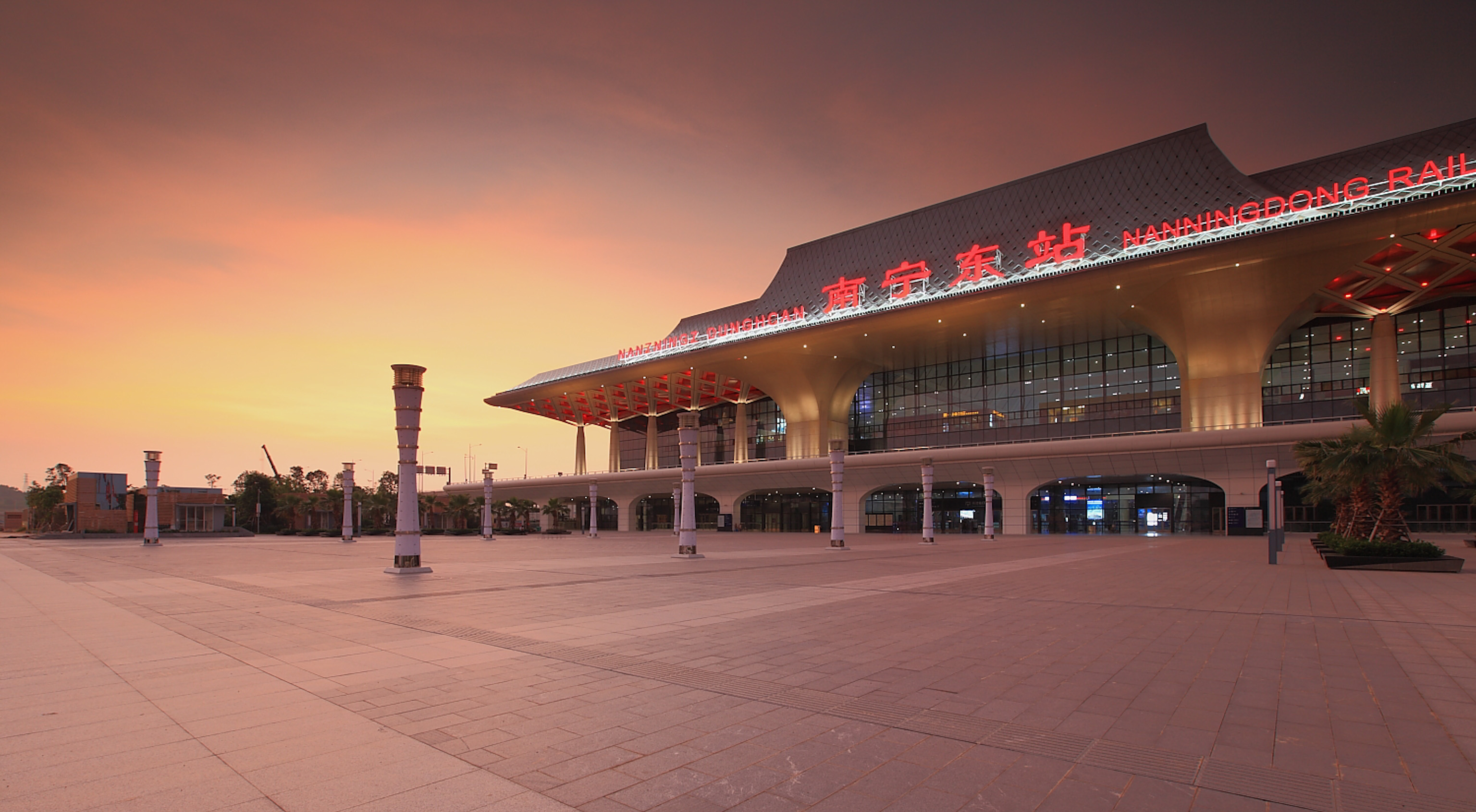 【携程攻略】景点,南宁东火车站，是新投入运行的高铁站。这里高铁发展相对比较晚，过往…