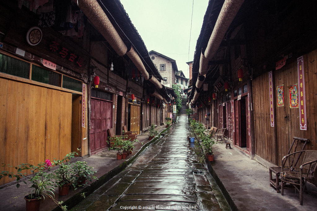 古街雨巷