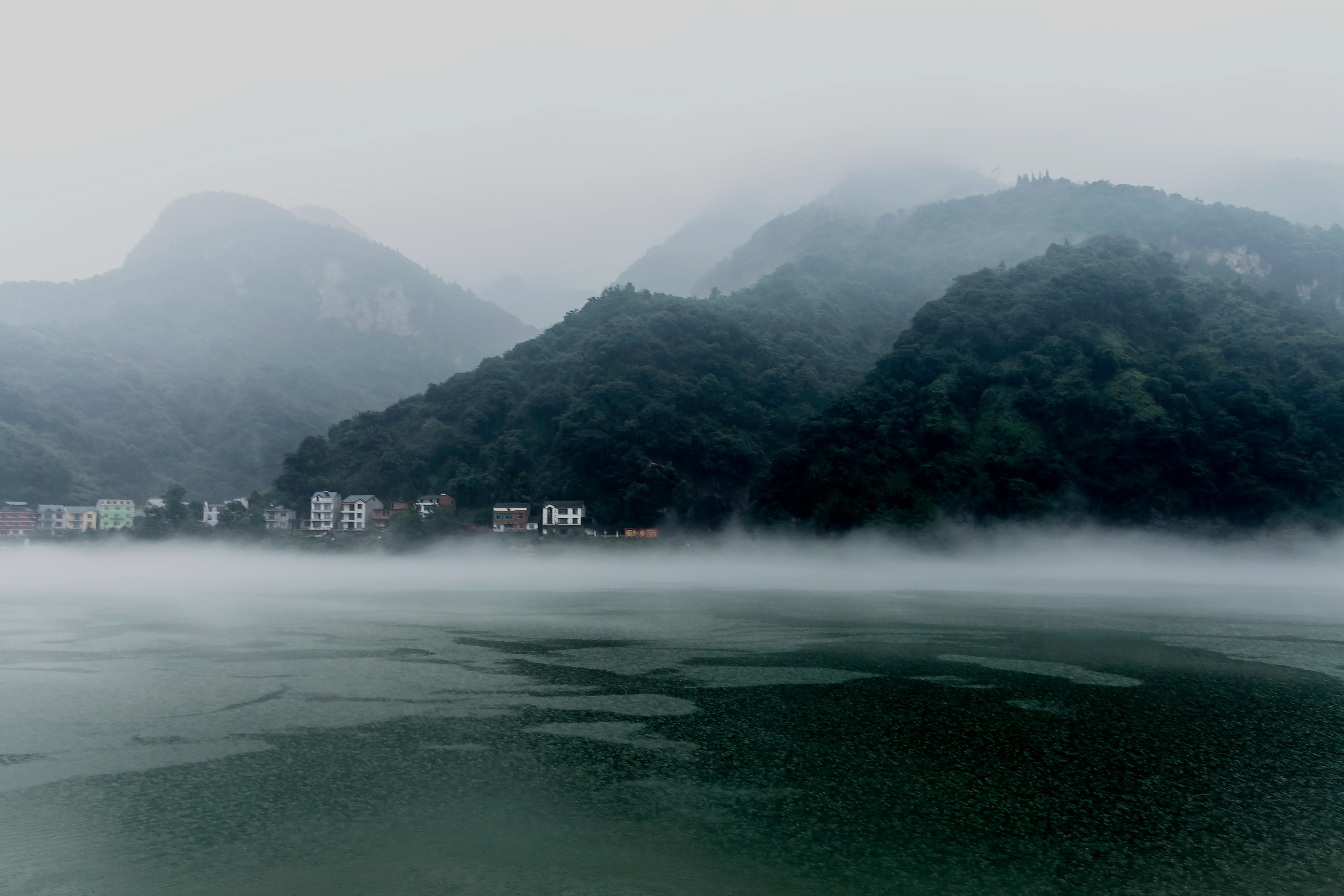 清江雾景