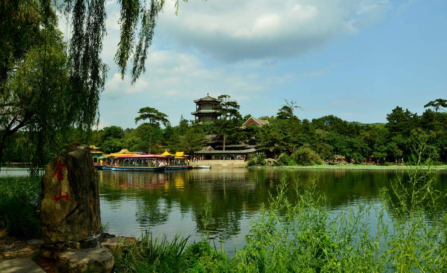 手机看图集 作品简介 避暑山庄里的如意湖之金山寺