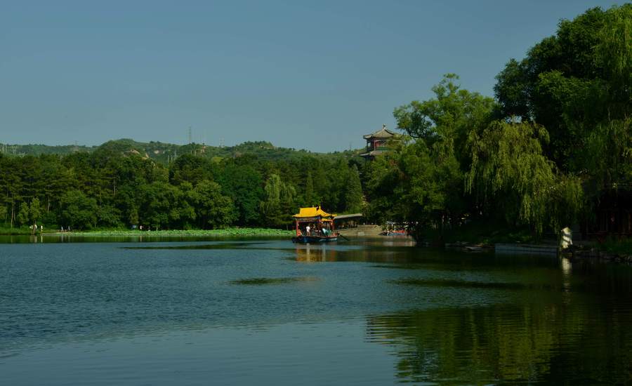 避暑山庄里的如意湖之金山寺