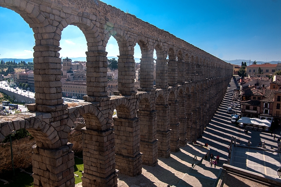 【西班牙--塞戈维亚 古罗马高架水渠摄影图片】