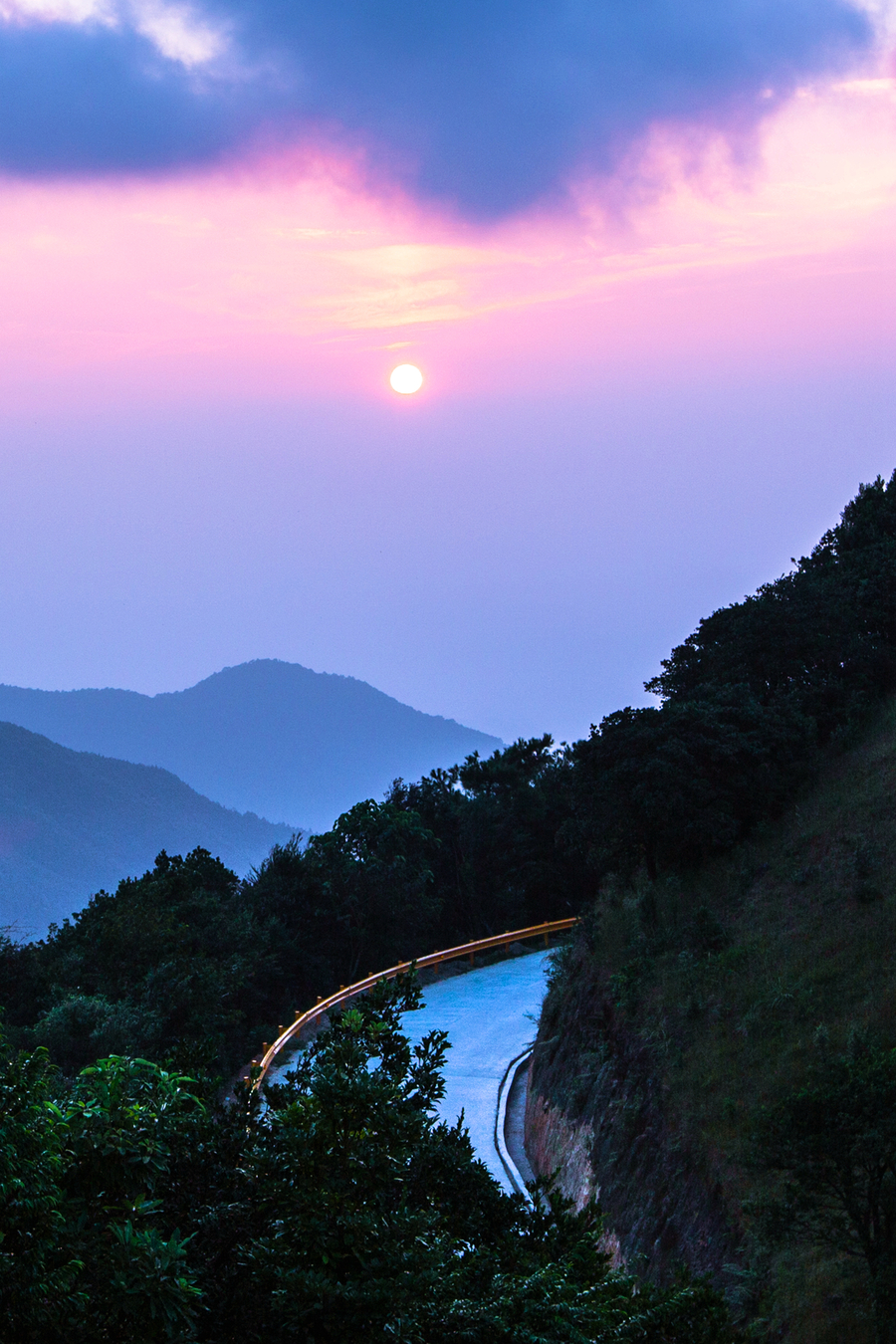 夕阳山外山