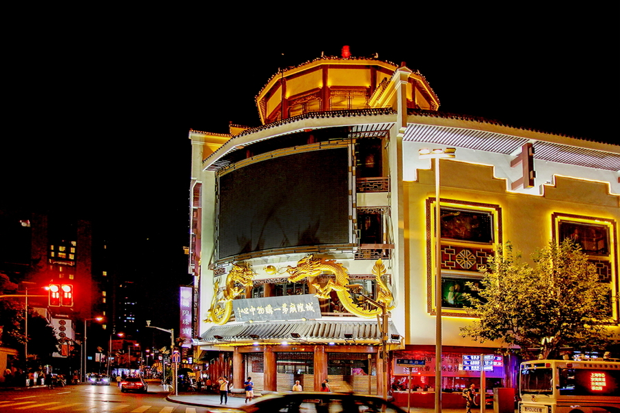 金碧辉煌上海城隍庙街口随扫夜景