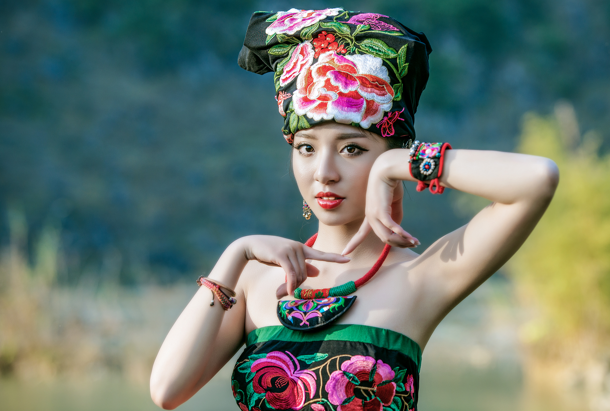 新款女装 藏族舞蹈服饰/秧歌服装/少数民族服饰/广场舞演出服批发-阿里巴巴