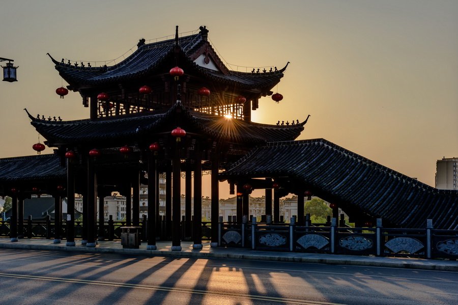 黄昏中的六合浮桥