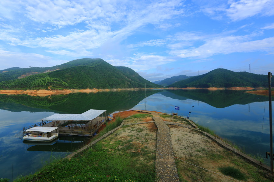 恩平西坑水库河东名人山庄