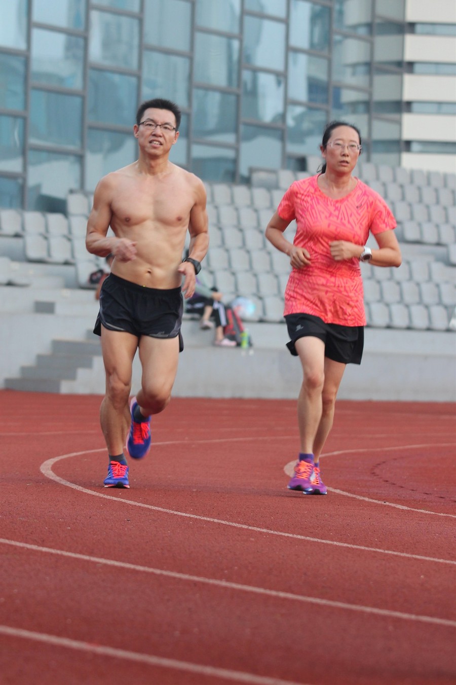 【苏州市五卅路体育场66圈跑步活动摄影图片