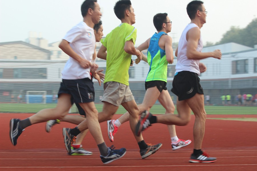 【苏州市五卅路体育场66圈跑步活动摄影图片