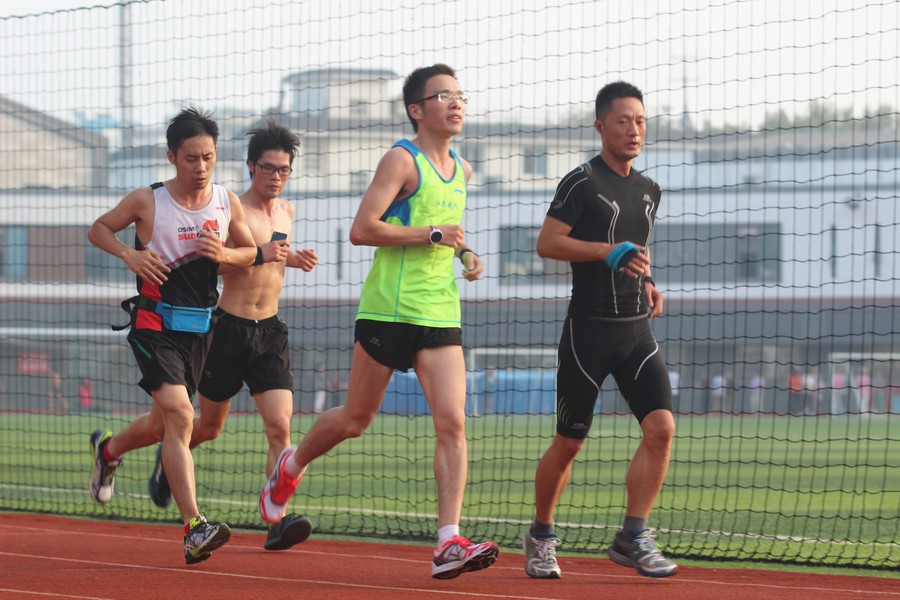 【苏州市五卅路体育场66圈跑步活动摄影图片