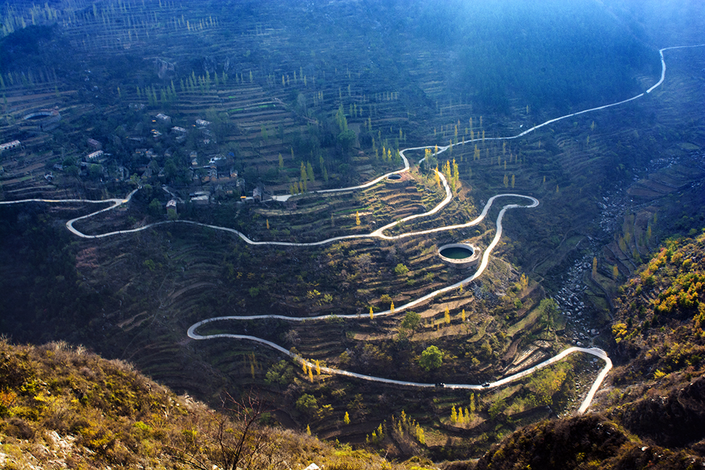 林滤山侧影——山路弯弯