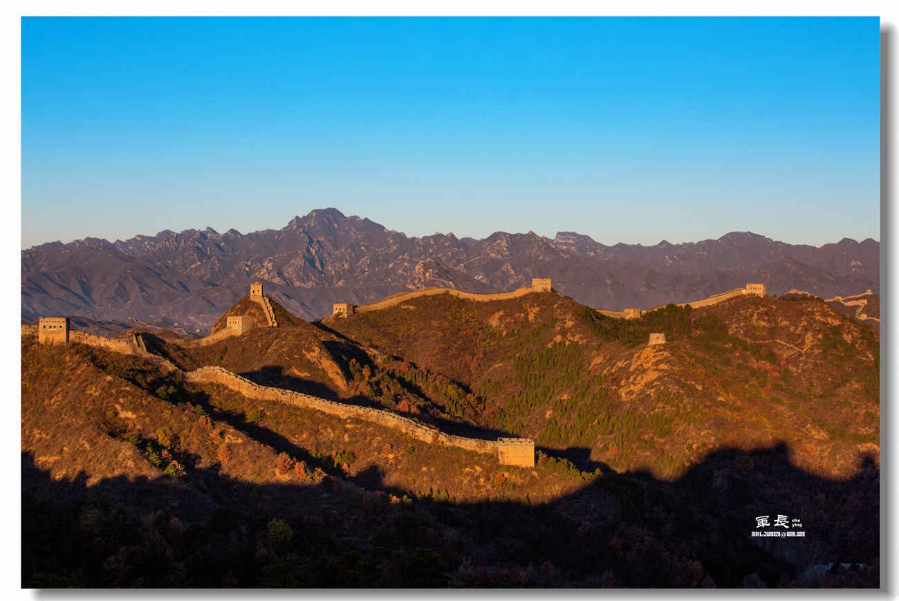 巍峨金山岭,逶迤古长城