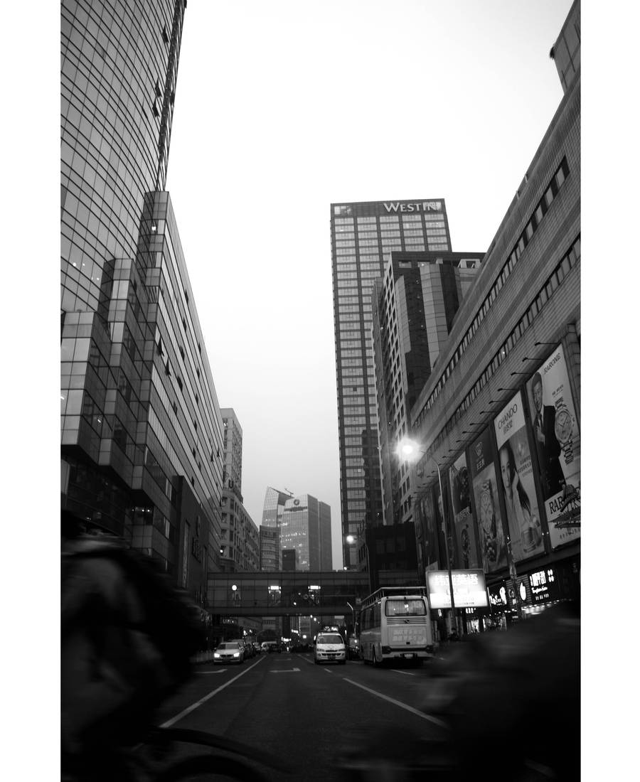 城市· 人来人往