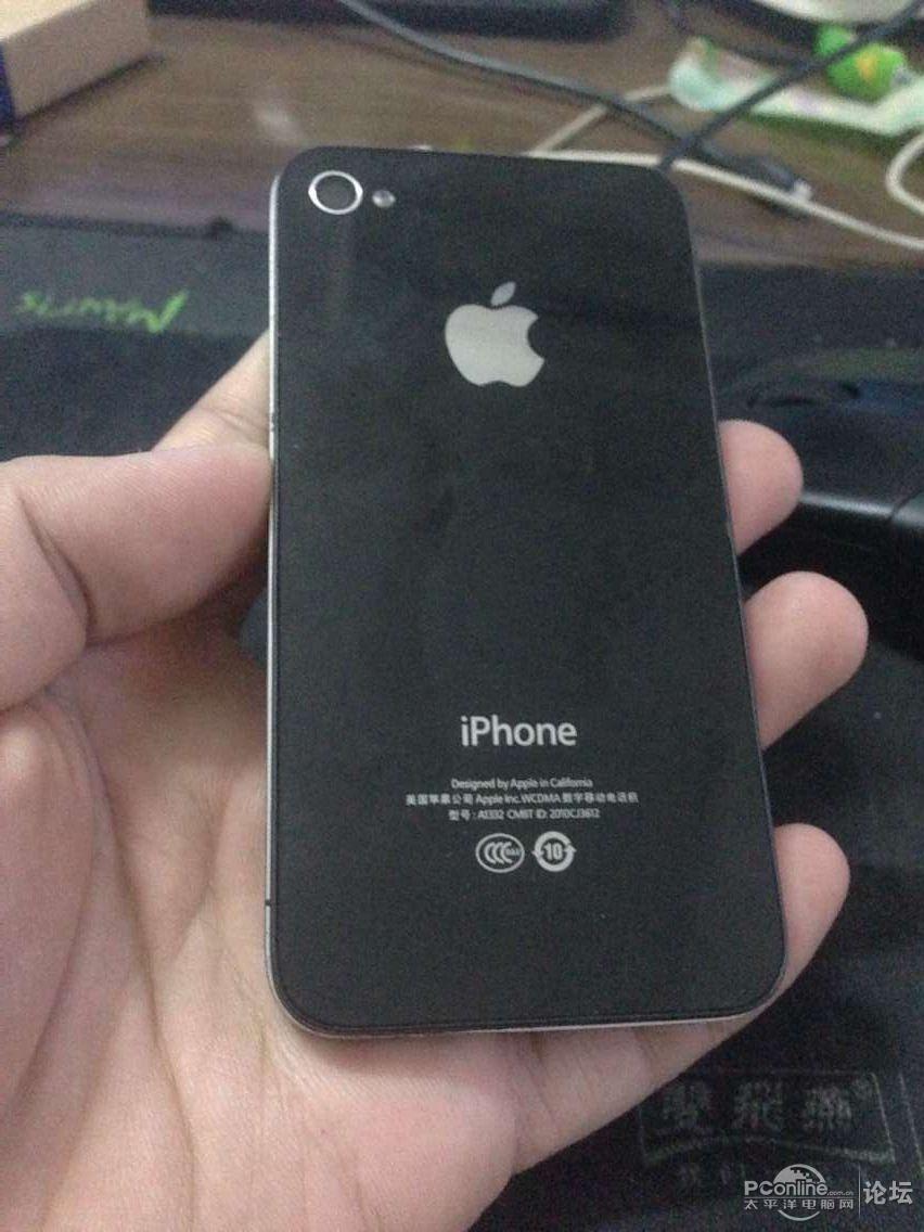 32G黑色无锁苹果4。 价格340.。一部HTC手机