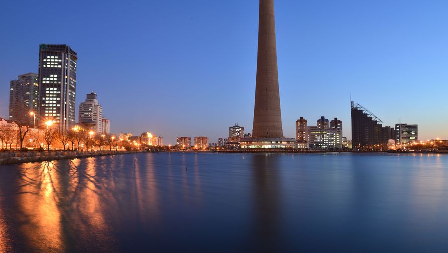 天塔湖夜景