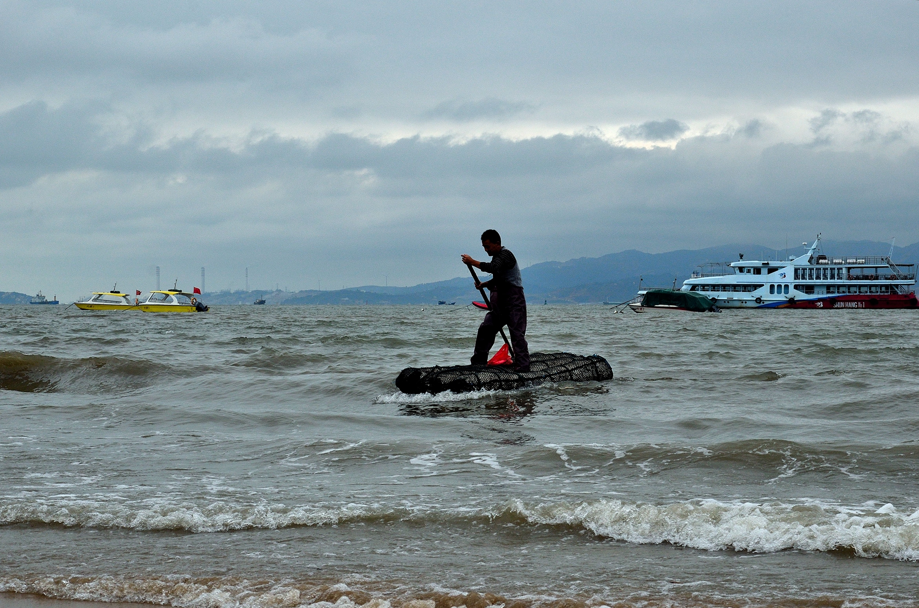 厦门珍珠湾海滩赶海