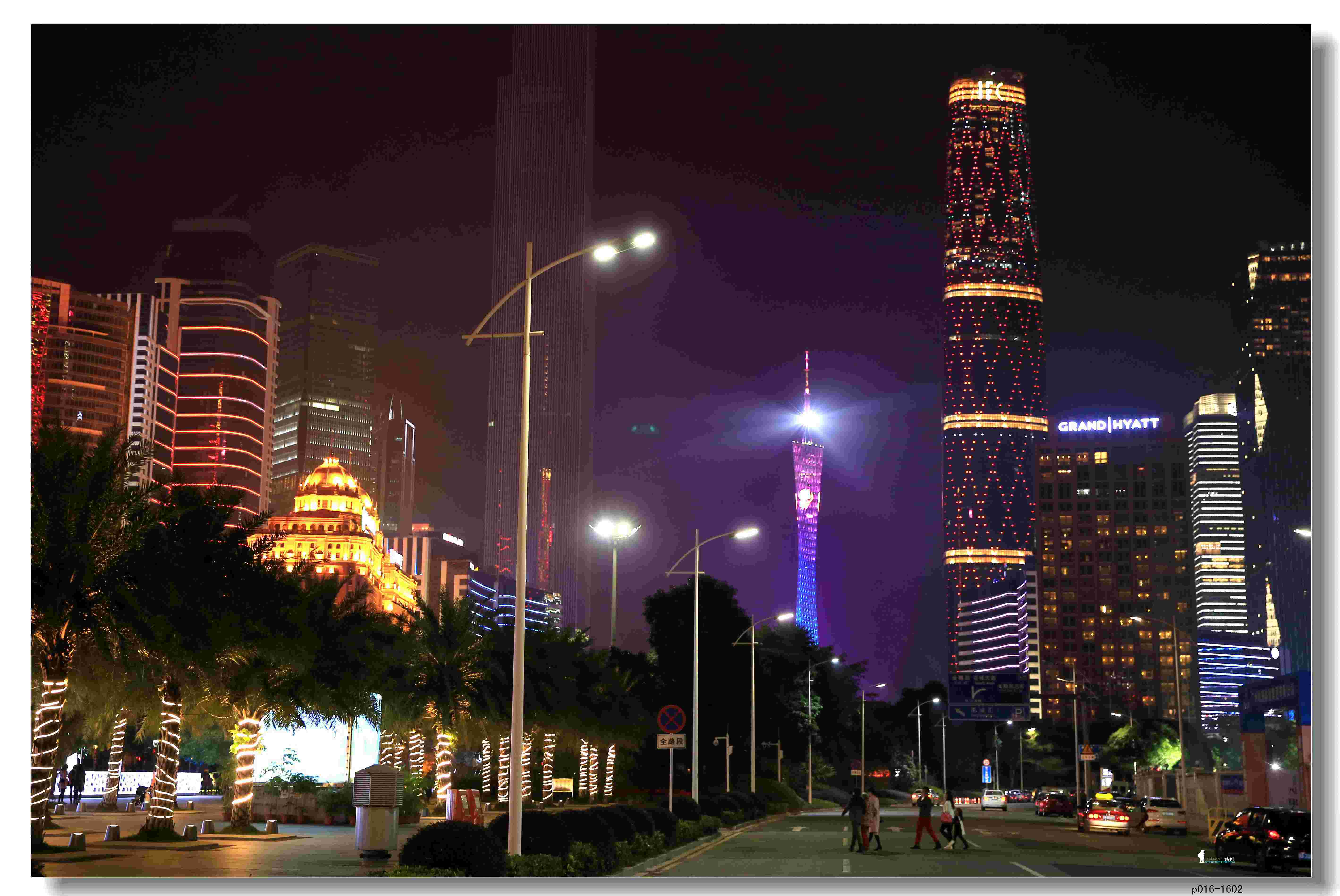 《广州花城广场夜景》