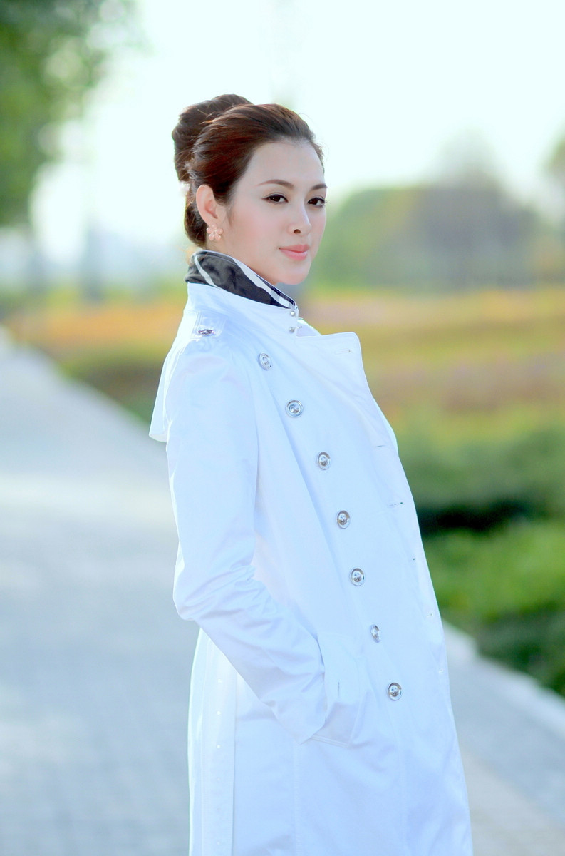 两会最美女记者薛晓棠