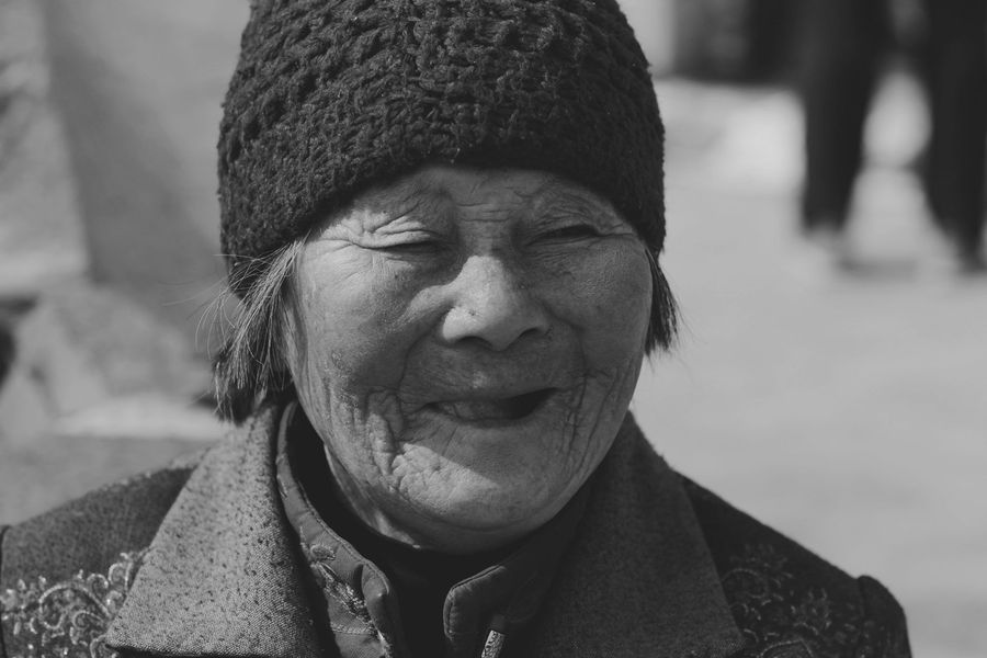 【公路边做小生意的乡亲摄影图片】纪实摄影_