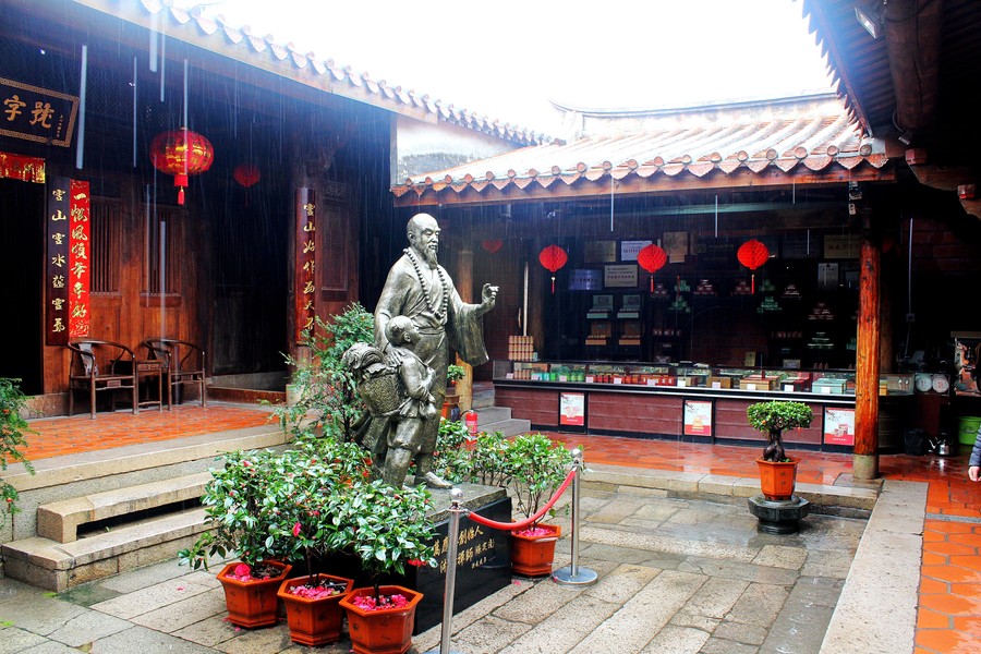 《雨中的闽南古厝印象》