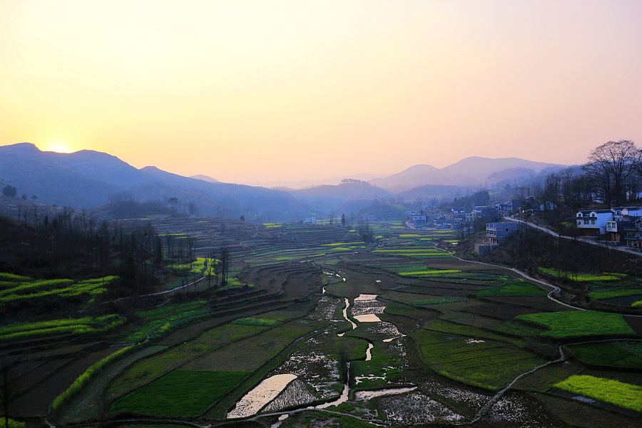【贵州天龙屯堡到兴义途中小景1-1(车行中拍摄