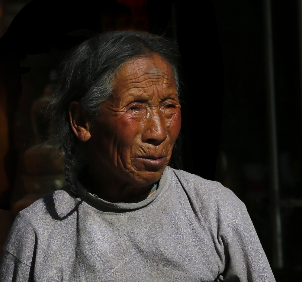 虔诚的藏族老人