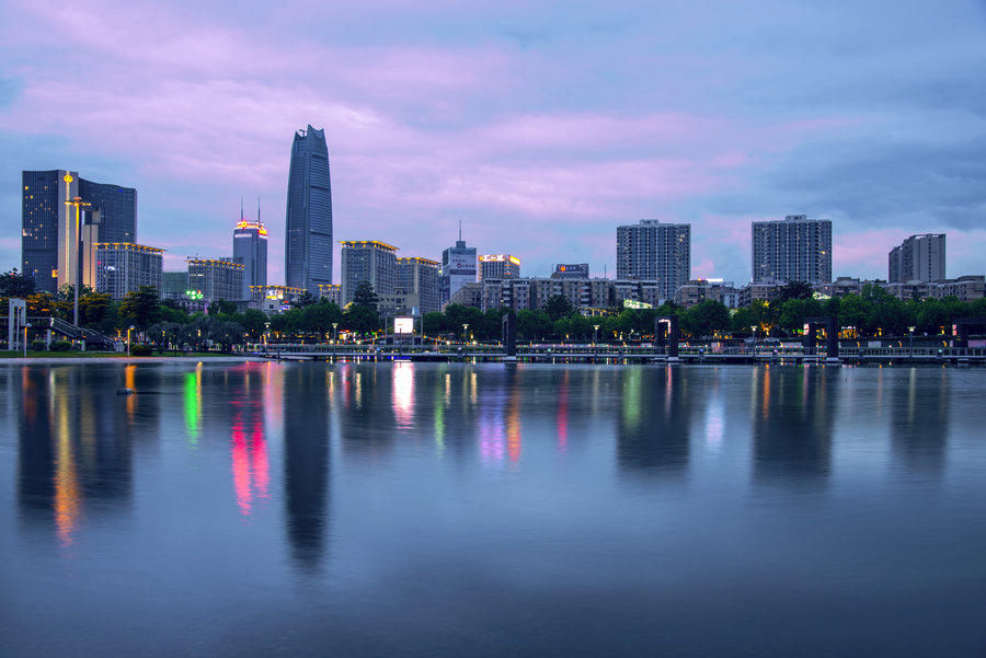 东莞南城中心广场夜景