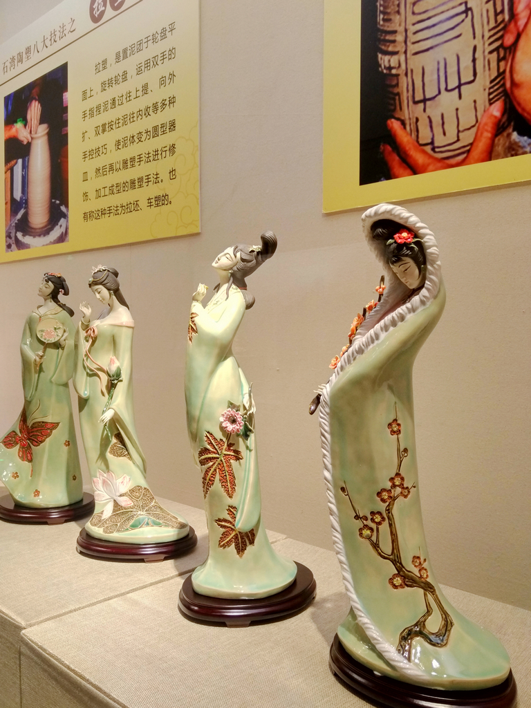 参观佛山南海博物馆《石湾陶艺大师精品展》……以手机拍摄