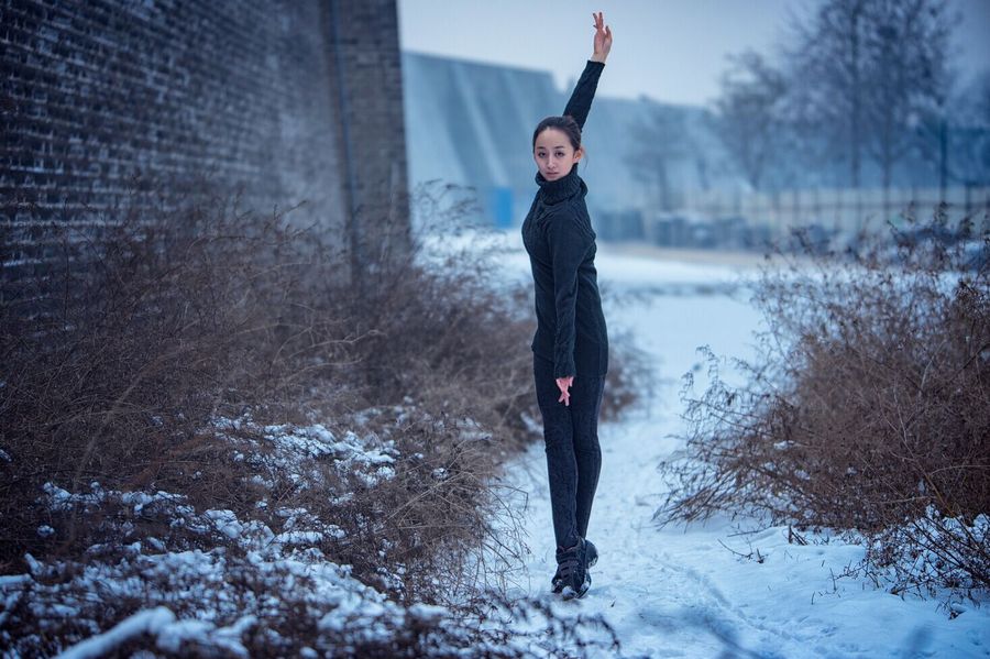 一组雪中人像,给炎热带去点清凉