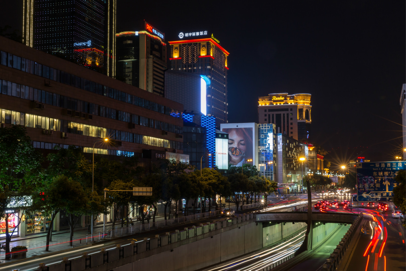 在成都天府广场拍夜景的尴尬