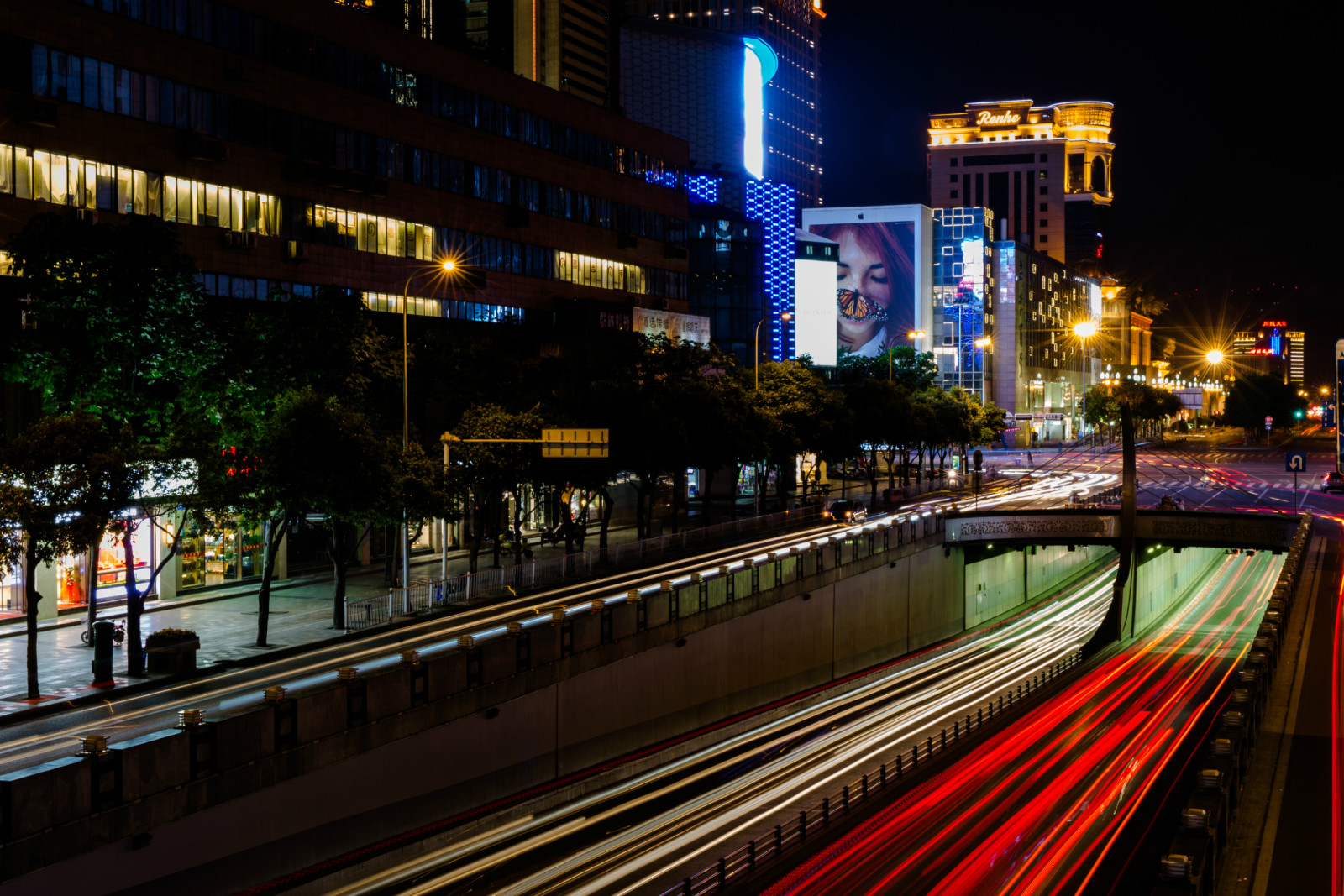 在成都天府广场拍夜景的尴尬