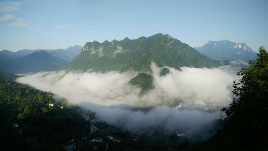 【一组雾片  拍于湖北五峰老县城摄影图片】风