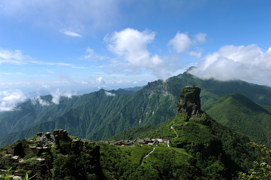 云雾缭绕的梵净山