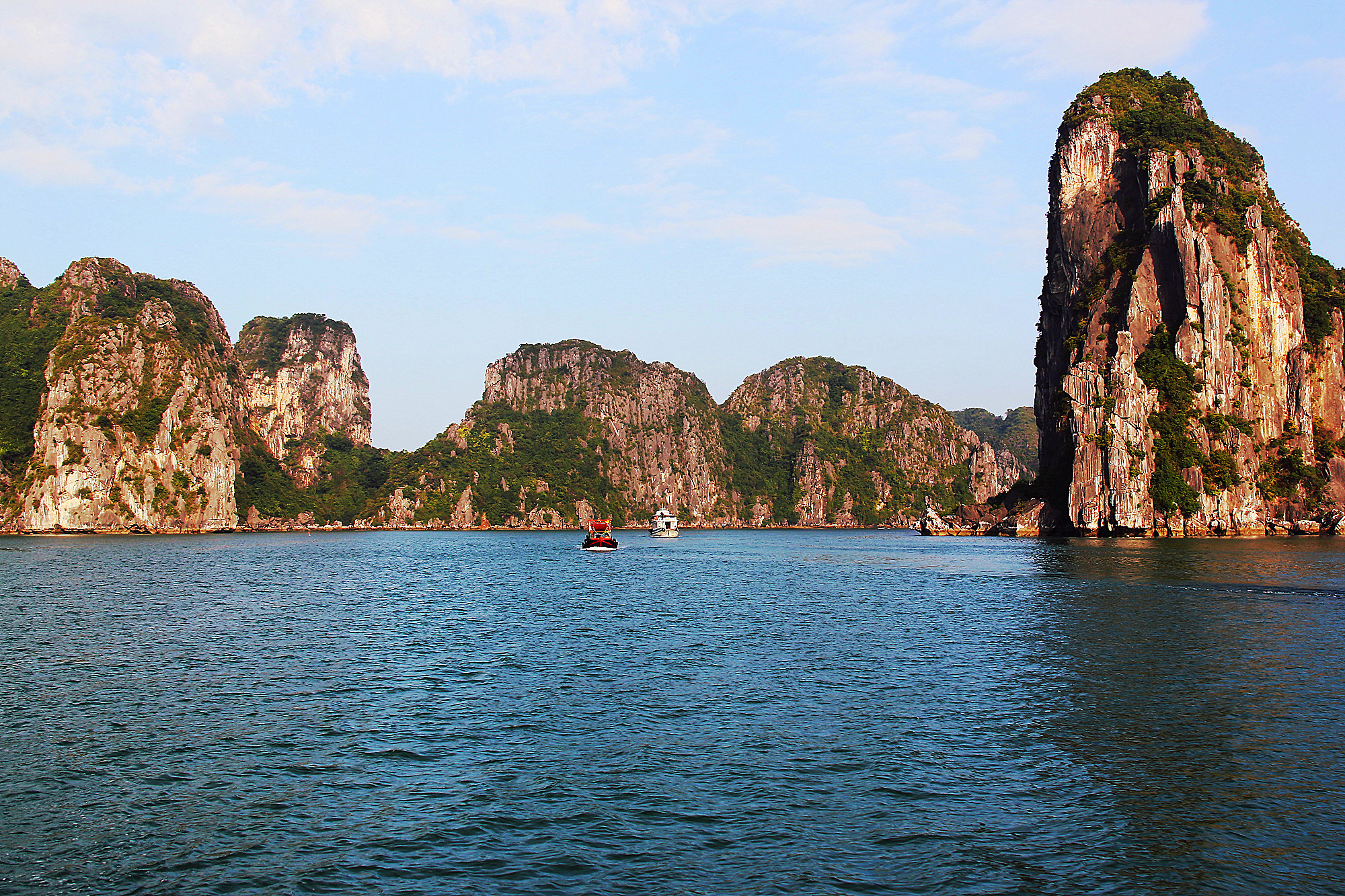 去越南旅游时随摄了一组越南下龙湾海上桂林的美景照